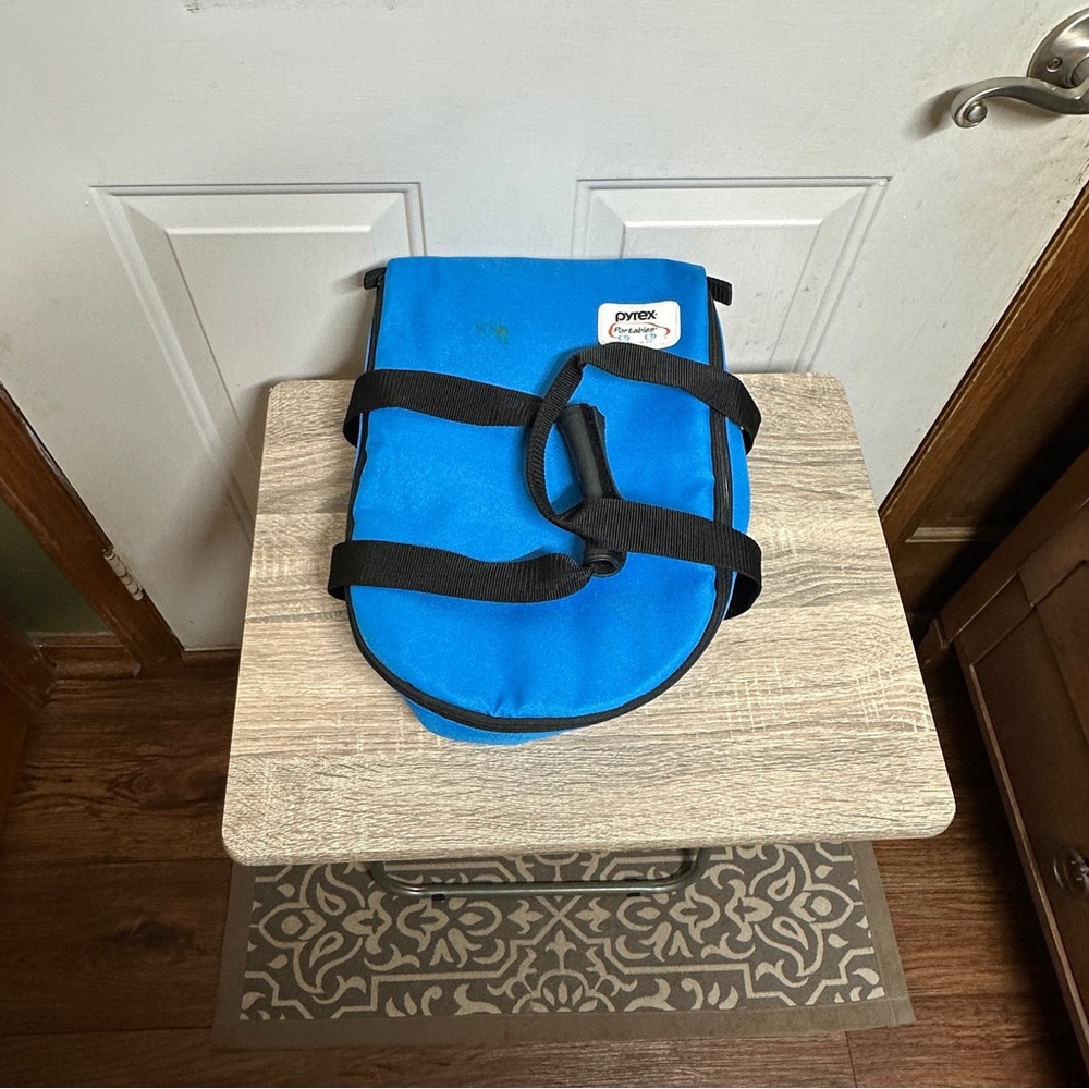 Blue Pyrex Portables‎ Insulated Carrying Case Does Not Include Dish 12x10x5